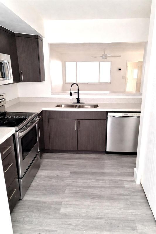 Foto del edificio - 2831 Pierce St