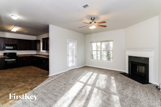 Foto del edificio - 466 Grenier Terrace NE