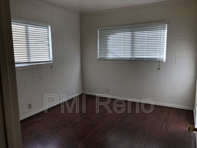 Foto del edificio - 2075 Patton Dr