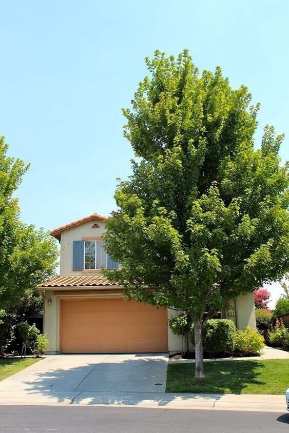 Primary Photo - Whitney Ranch 4 Bed Home with Modern Kitch...