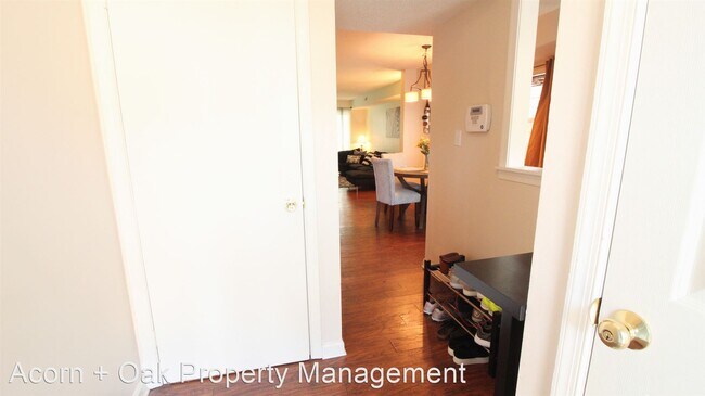 Building Photo - 2 br, 2.5 bath House - 102 Schultz Street