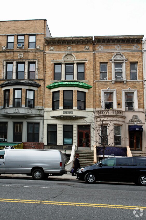 Primary Photo - 220 W 79th St