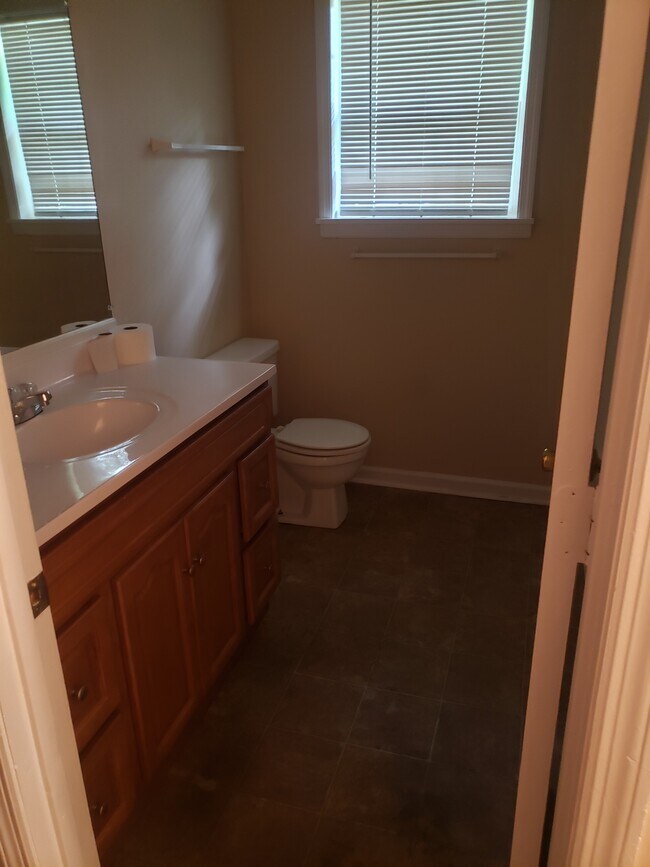Building Photo - 1307 Blue Lake Way