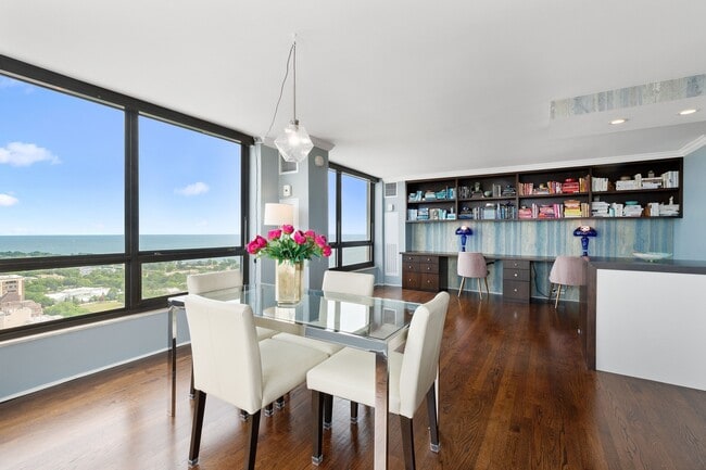 Building Photo - 2020 N Lincoln Park W