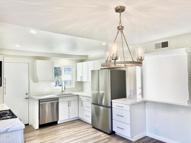 Building Photo - 75 Maxine Ave