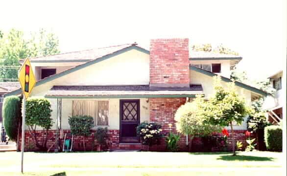 Foto del edificio - 1018 W Iowa Ave