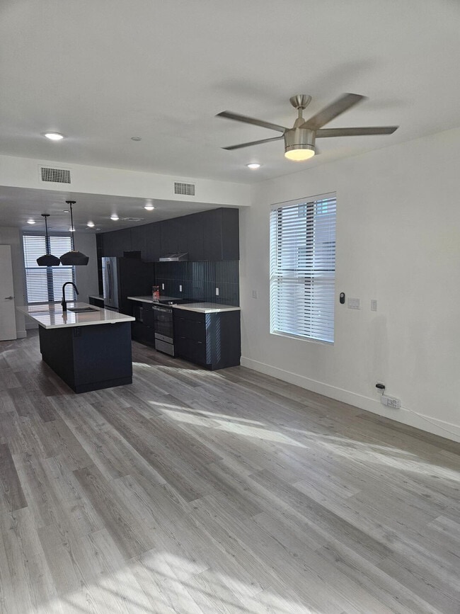 Building Photo - 309 S Roosevelt St