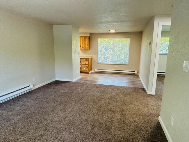 Building Photo - Cute 2 bedroom West Harvard area