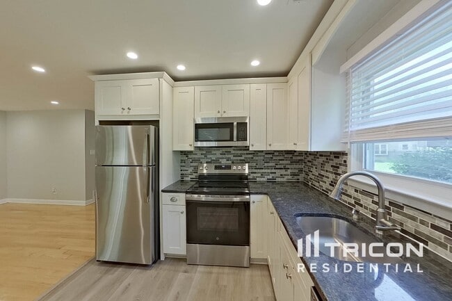 Building Photo - 381 Fieldstone Ct