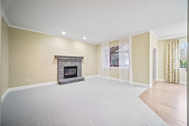 Building Photo - 16044 SE Flavel Dr