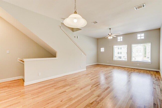 Foto del edificio - 8705 Bryam St