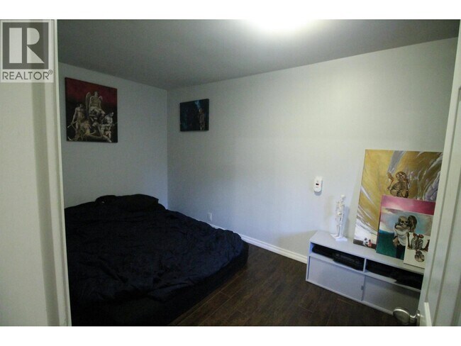 Photo du bâtiment - 737 Robinson St