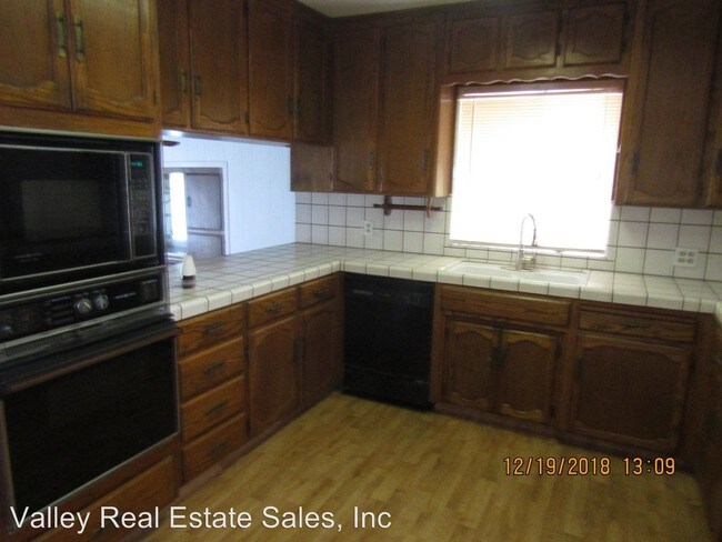 Building Photo - 3 br, 1 bath House - 29066 Sullivan Rd.