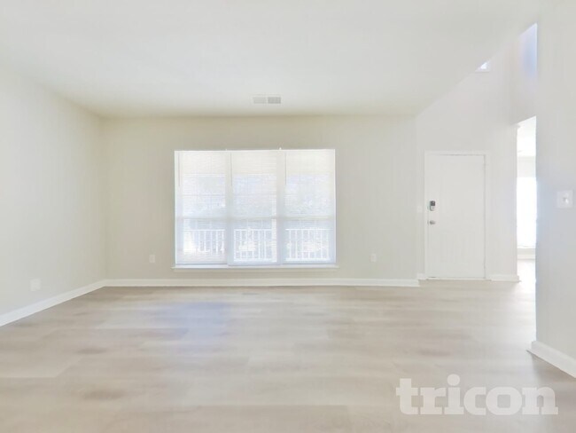 Foto del edificio - 5132 Meadows Lake Dr