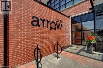 Building Photo - 112 Benton St