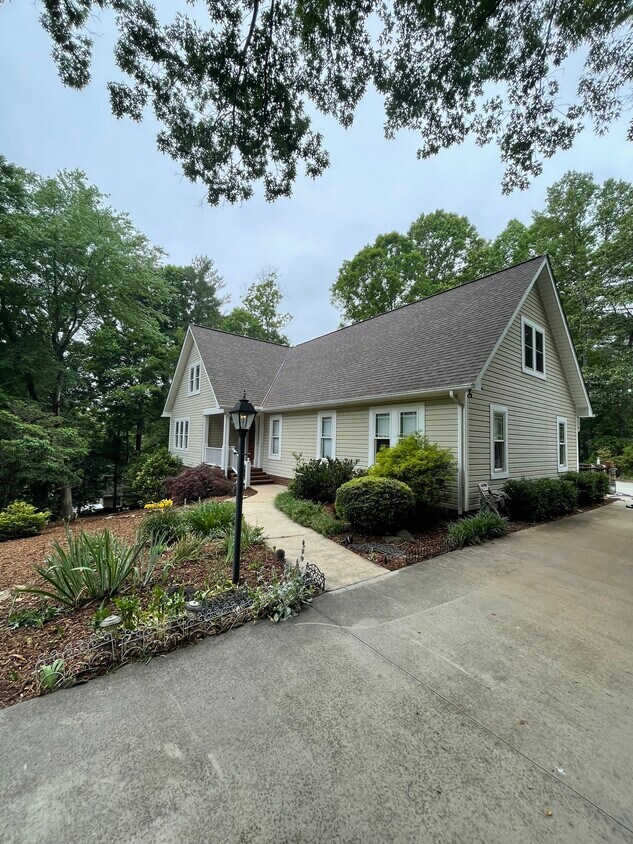 1003 Charlesmont Ct, Lenoir, NC 28645 House Rental in Lenoir, NC