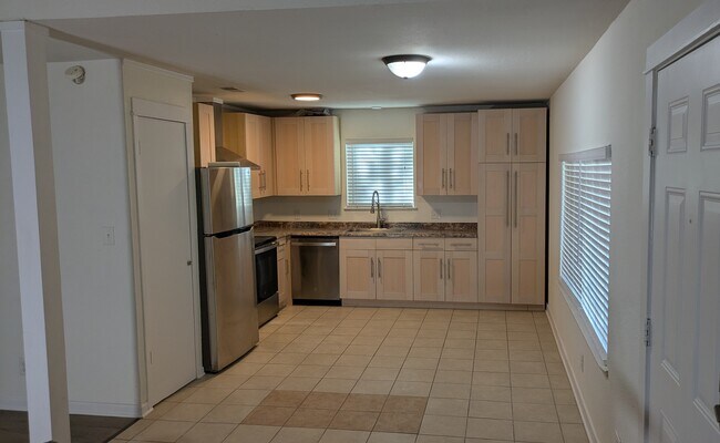 Foto del edificio - 6407 Auburn Dr