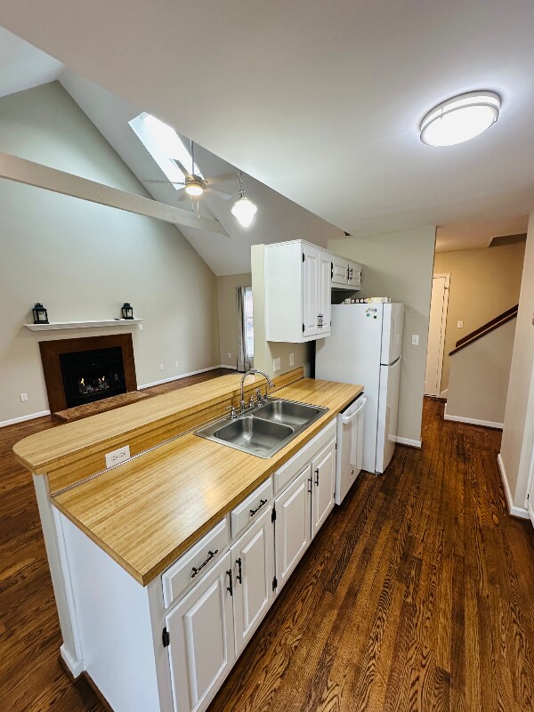 Foto del edificio - 714 Autumn Trce