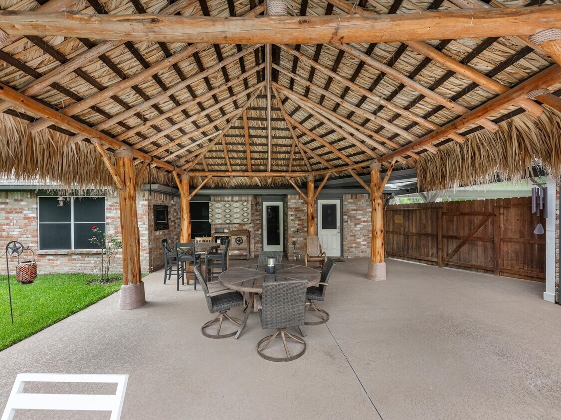 Foto del edificio - 12701 Manorwood Ln