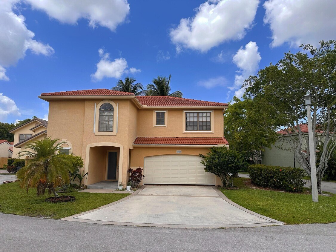 Primary Photo - 1728 Shoreside Cir