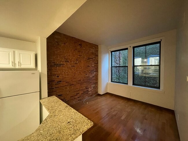 Building Photo - 105-107 Washington Street-Unit 4