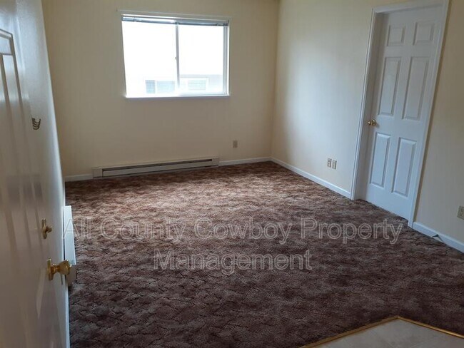 Building Photo - 1657 N 5th St