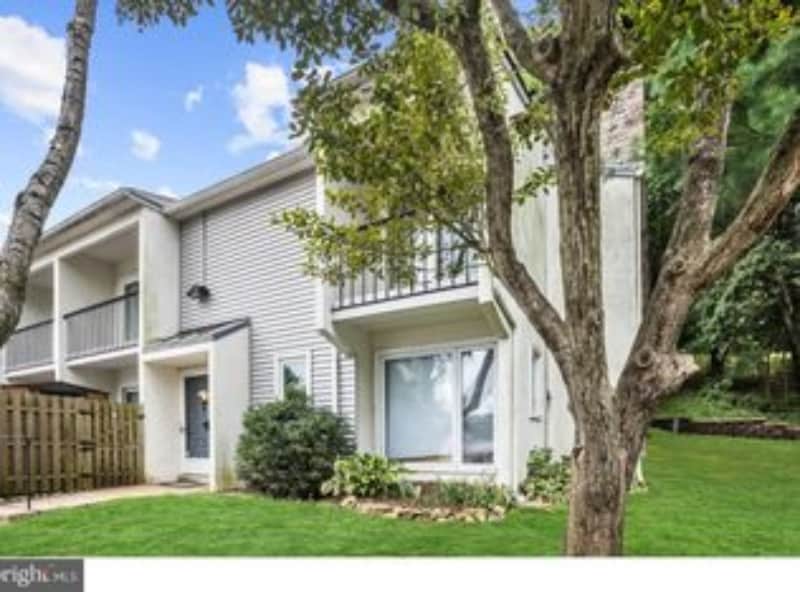 Photo - 150 W Kenilworth Cir