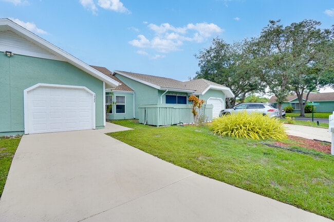 Building Photo - 1722 SE Balmoral Ct