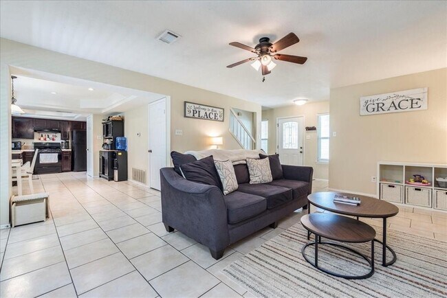 Foto del edificio - 519 Maple Run Dr