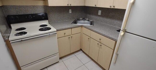 Foto del edificio - 606 W 81st St