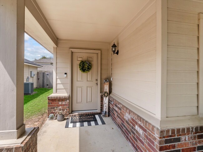 Building Photo - 15811 Sarasam Creek Ct