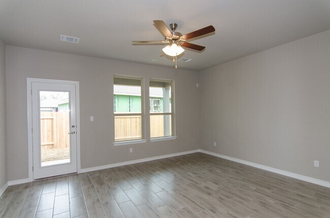 Foto del edificio - Gorgeous 4 bedroom/ 3.5 bath in highly-des...