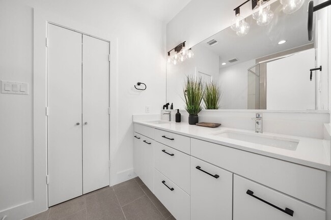 Photo - 1512 Barbee St Apartment