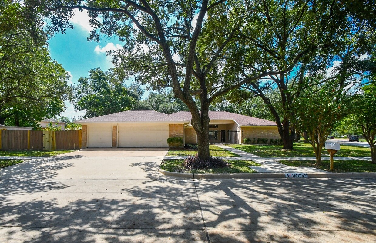 Foto principal - 16117 De Lozier St