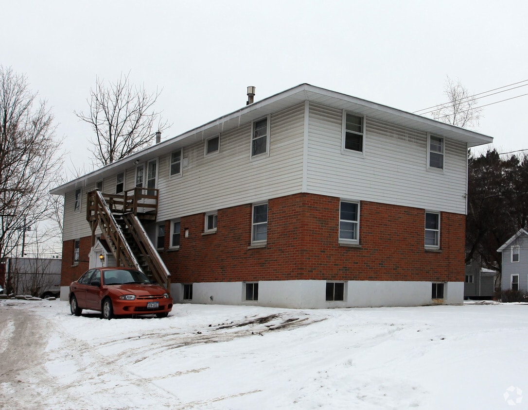 Building Photo - 1405 Valley Dr