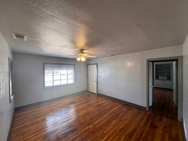 Foto del edificio - 3805 Highland Dr