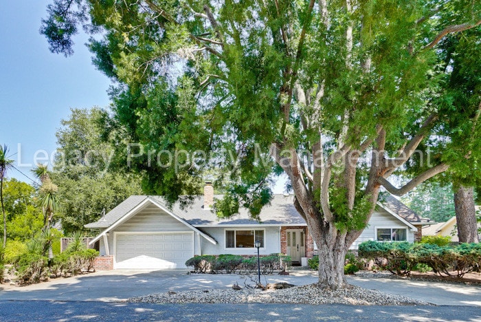 Primary Photo - 381 Hawthorne Ave