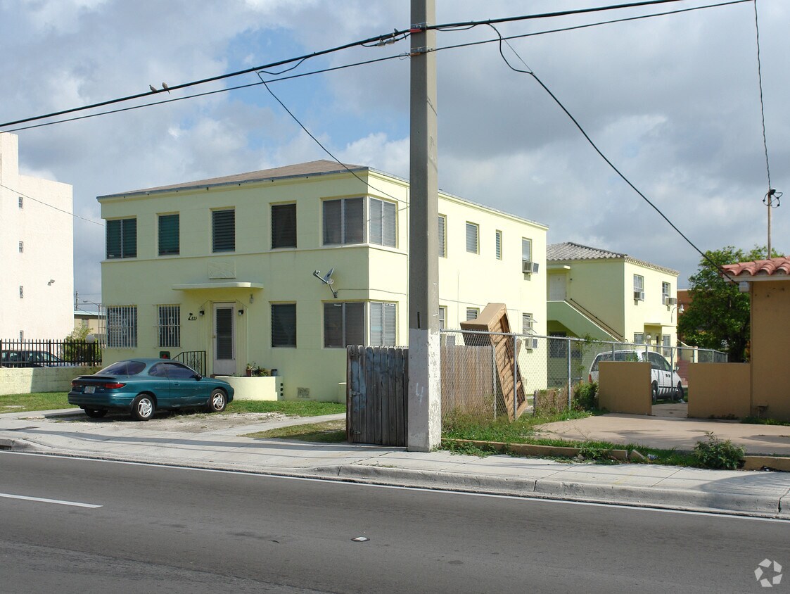 Foto del edificio - 855 SW 7th St