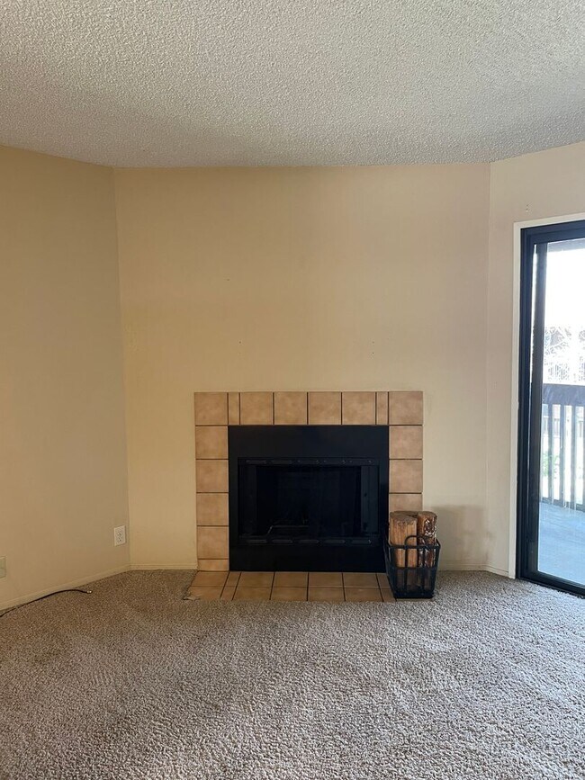 Building Photo - Quiet 2 bedroom 2 Bath
