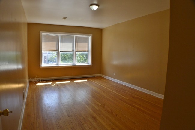 Building Photo - 834 N Christiana Ave