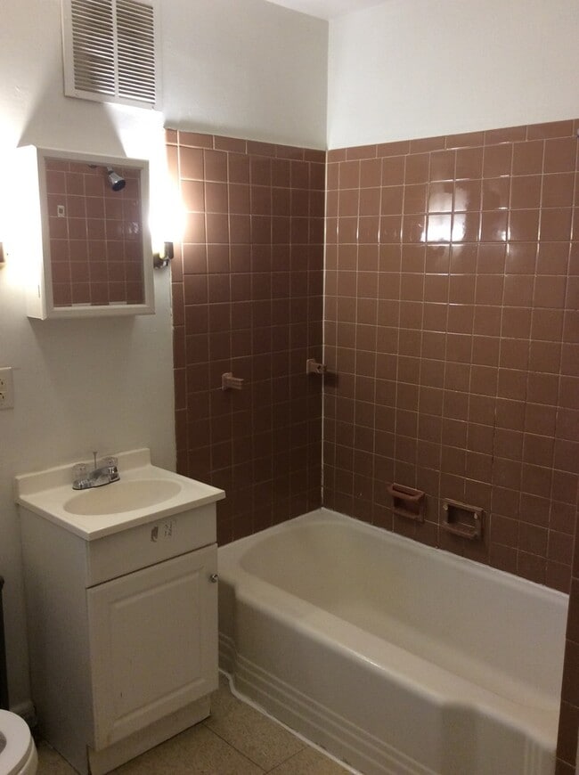 Foto del edificio - 729 W Poplar St