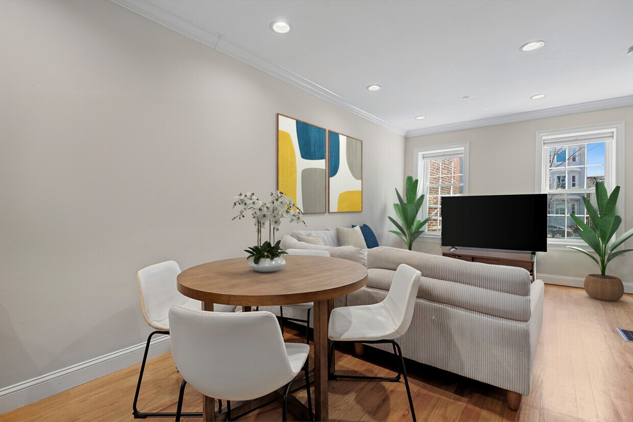 Foto principal - 110 Chelsea St