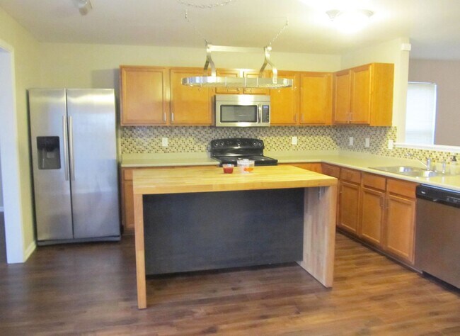 Foto del edificio - Beautiful 4 bedroom, 3.5 Bath Home