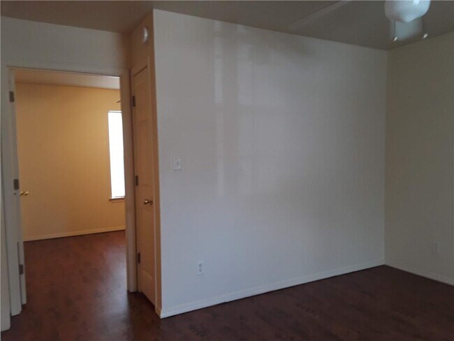 Building Photo - 1205 Oakland Ave