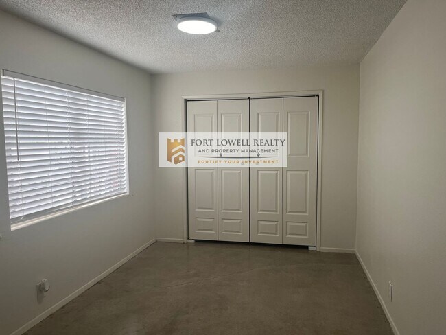 Building Photo - VineAve149