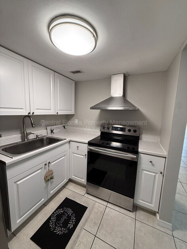 Foto del edificio - 942 N Lake Destiny Rd