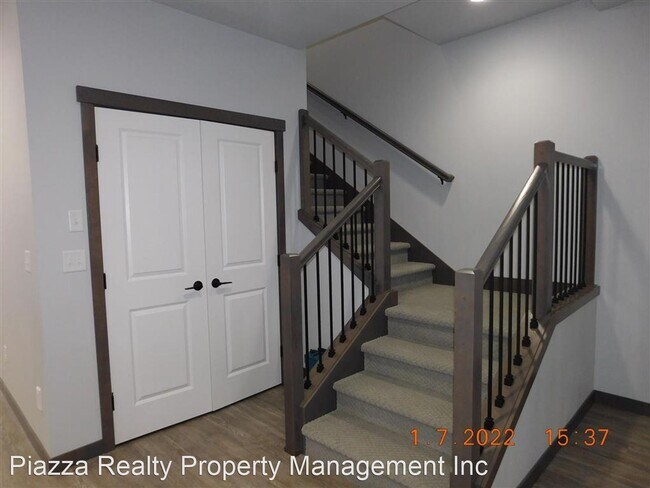 Building Photo - 3 br, 2.5 bath House - 529 Ball Street A