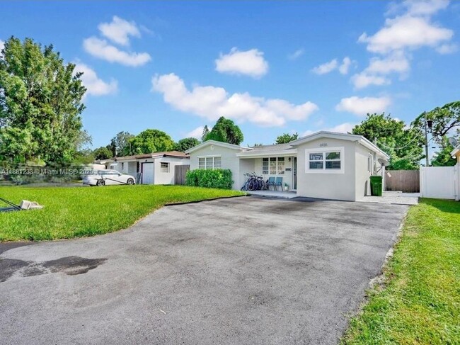 Foto del edificio - 6930 SW 12th St
