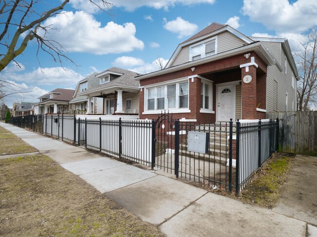 Building Photo - 6318 S Talman Ave