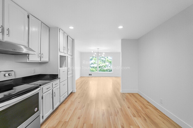 Building Photo - 1347 3rd Ave